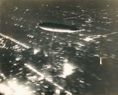 [Hindenburg%2520over%2520NYC%2520%2528with%2520searchlight%25291%255B9%255D.jpg]