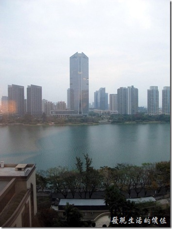 惠州-康帝國際酒店。清晨的東江江面風景。