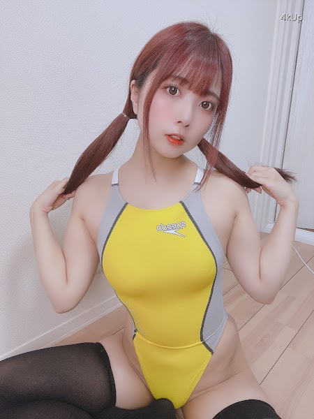 [Fantia] Tomiko (とみこ) 黄色い競泳水着 とニーソ