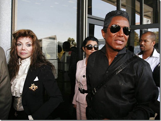 Michael Jackson's sister, LaToya Jackson and brother Jermaine Jackson exit Dr. Conrad Murray's court hearing in Los Angeles...Michael Jackson's sister, LaToya Jackson (L) and brother Jermaine Jackson (R) exit Dr. Conrad Murray's court hearing in Los Angeles, California on June 14, 2010. A judge on Monday ruled that Michael Jackson's physician can keep his California medical license, and he set August 23 as the start date for a preliminary hearing into a manslaughter charge against Dr. Conrad Murray.   REUTERS/Jason Redmond   (UNITED STATES - Tags: ENTERTAINMENT CRIME LAW)