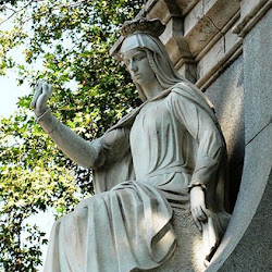 Monumento a Cuba. Isabel La Católica. Plaza de El Salvador. El Retiro. Madrid-2.jpg