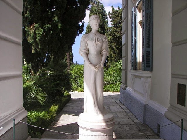 800px-Sisi_statue_in_Corfu_Achilleion