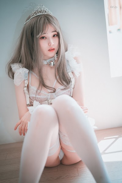 DJAWA Photo – Bambi (밤비) – “Reine de Blanc”