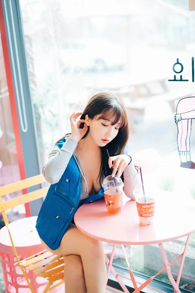 [Loozy] Son Ye-Eun (손예은) CS Part Timer