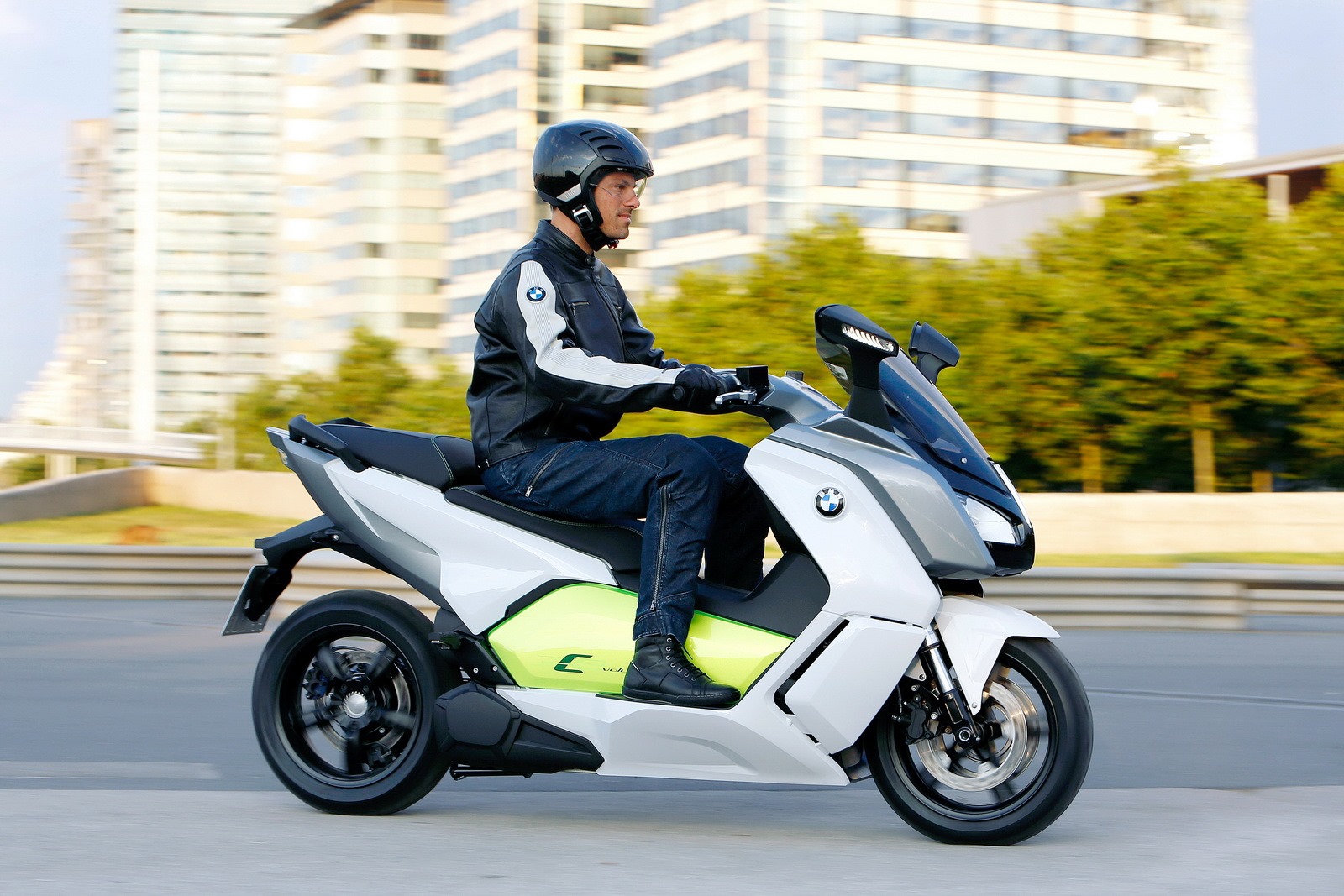 [BMW-Electric-Scooter-4%255B2%255D.jpg]
