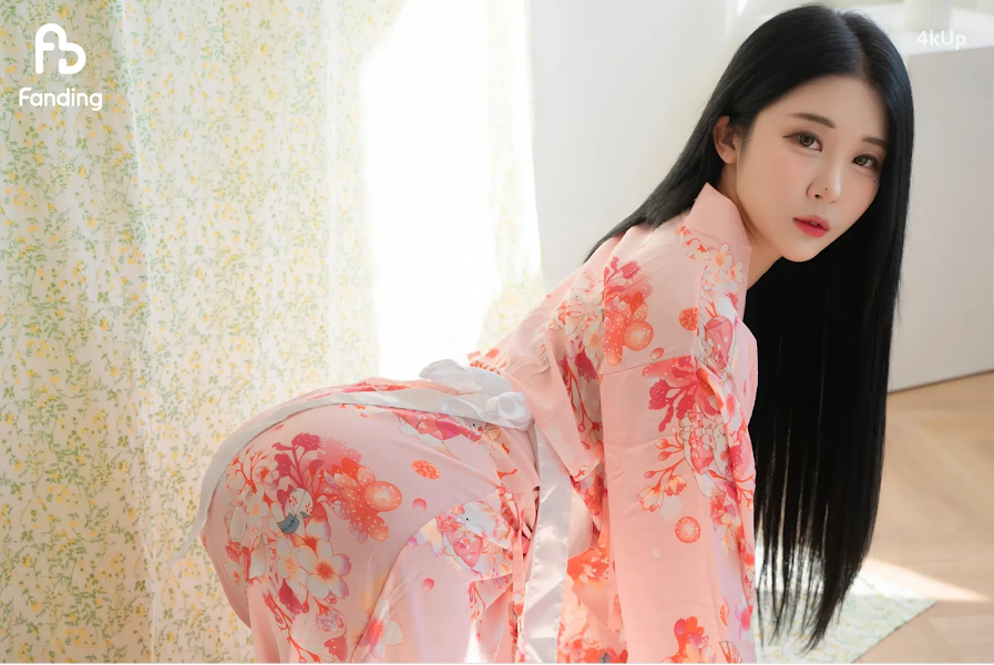 [FANDING] Bomi (보미) Fanding Premium Photobooks