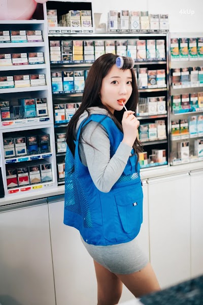 [Loozy] Son Ye-Eun (손예은) CS Part Timer