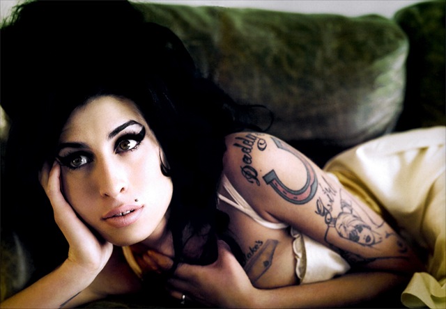 [Amy-Winehouse-Morre-Foto-Sensual-Nua%255B3%255D.jpg]
