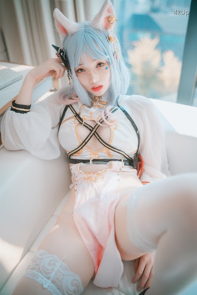 DJAWA Photo – Bambi (밤비) Le Chat Porte un Qípáo