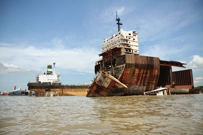 chittagong-ship-breaking-yard-4 chittagong-ship-breaking-yard-4