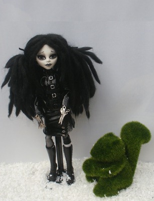 Monster High Custom Edward Sscissorhands Daughter de _rach_hells_dollhaus-d5clh8x