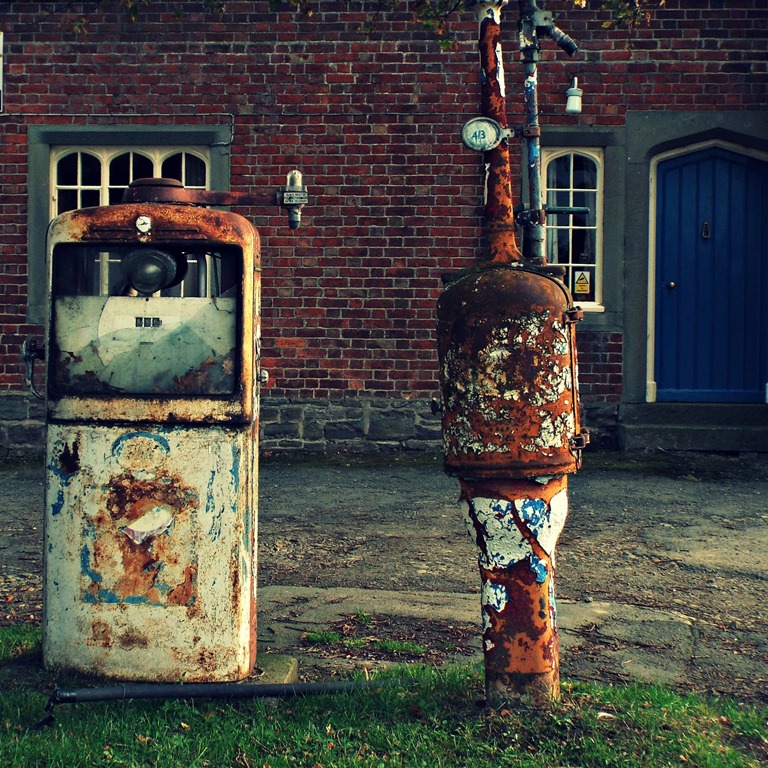 [vintage-gas-pump5.jpg]