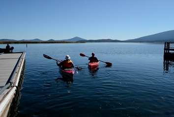 Laurie and Odel taking off in the kayaks for the first time
