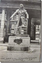 statue Camille Desmoulins au Palais Royal