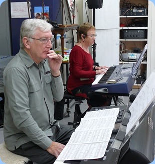 Gordon Sutherland deep in thought whilst Diane Lyons bowls the audience over with her musical hall sing-along numbers. Photo courtesy of Dennis Lyons.