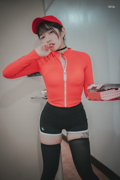 DJAWA Photo – Sonson (손손) Pizza Girl