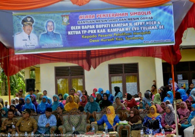 [Kepala%2520Dinas%2520Bina%2520Marga%2520Indra%2520Pomi%2520%2528Kiri%2529%252CCamat%2520Tambang%252CIstri%2520Bupati%2520Eva%2520%2528Kanan%2529%255B14%255D.jpg]