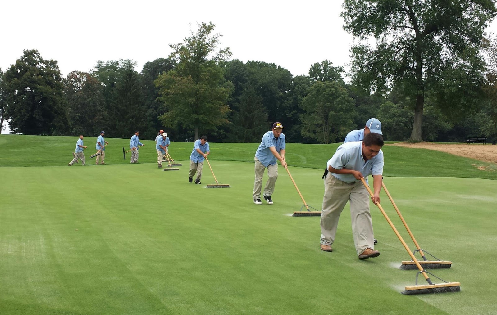 Square Golf and Country Club Brushing top dressing