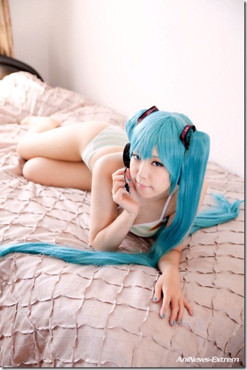 c-hatsune-miku-bikini-yatoshi-riya-large-012