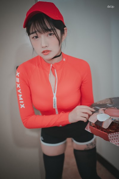 DJAWA Photo – Sonson (손손) Pizza Girl