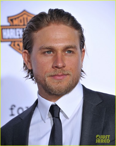 charlie-hunnam-talks-fifty-shades-of-grey-for-first-time-17