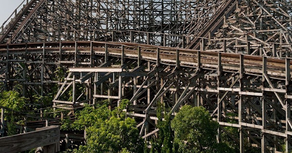 Massive Wooden Rollercoaster in Abandoned Japanese Amusement Park