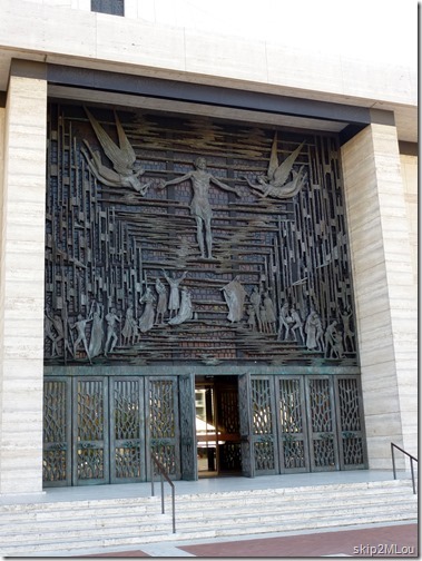 Oct 22, 2013: The triumph of the risen Christ - main entrance
