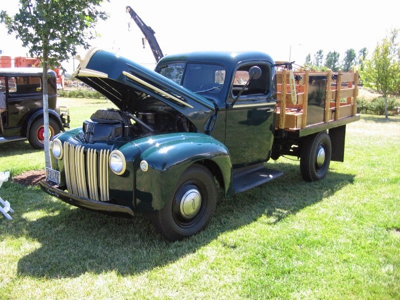 [IMG_2460-1947-Ford-.75-Ton-Stakebed-.jpg]