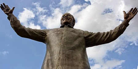 Statuia lui Nelson Mandela.jpg