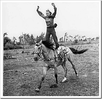 Dorothy Looney, trick rider