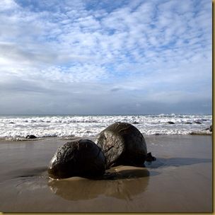 Moeraki boulders beach sky