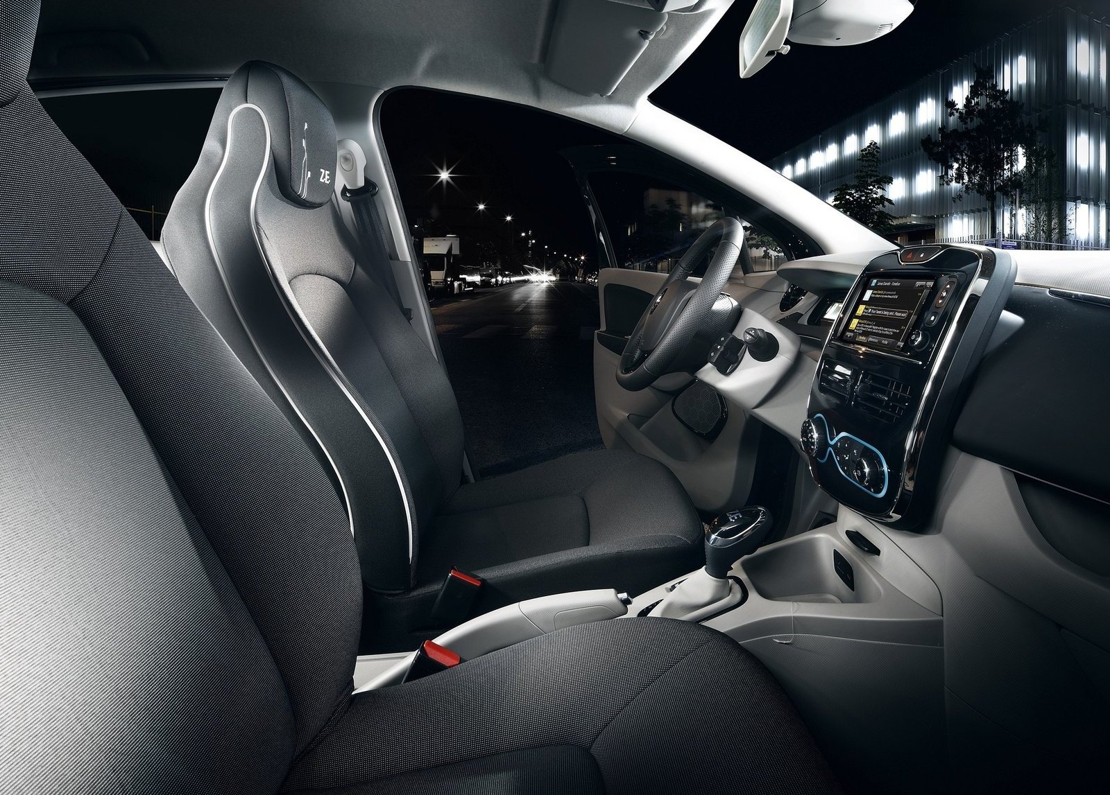 Renault_ZOE_14.jpg