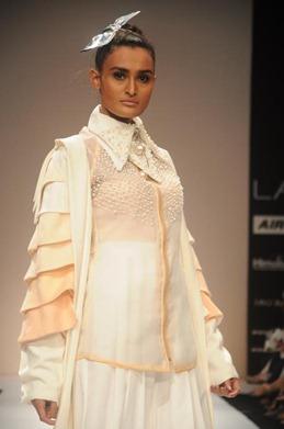 Farah Sanjana's collection at LFW Winter Festive 2011 (4)