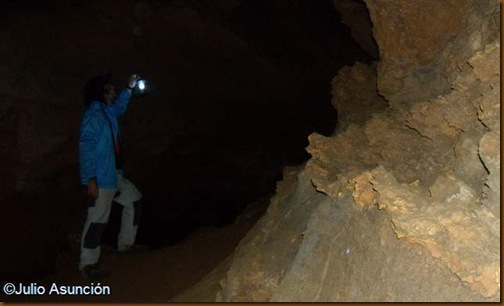 Interior de la cueva de los Moros - Navascués