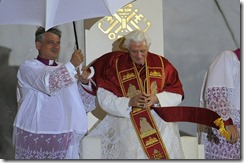 El-Papa-Benedicto-XVI-en-Cuatr_54203020396_53389389549_600_396