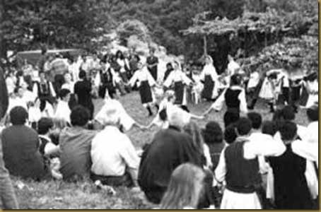 Το 1981 αρχίζουν πάλι να ακούγονται μακεδόνικα τραγούδια δημόσια (ταβέρνες, πανηγύρια, γάμους κτλ.).