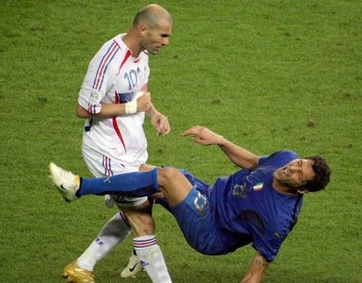 [Materazzi after Zidane's head strike[4].jpg]