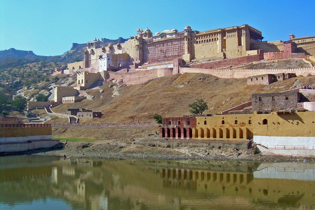 [dramatic-rise-of-the-amber-fort3.jpg]