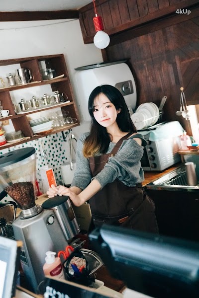 [Loozy] Bambi (밤비) Cafe Alba (Update HQ)