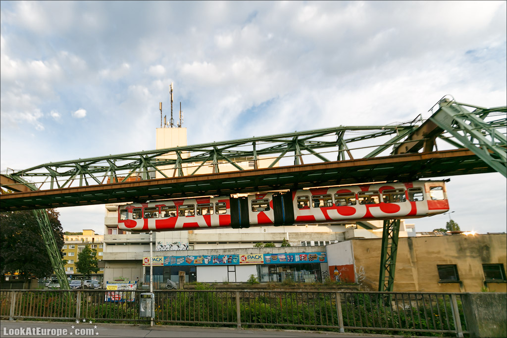 LookAtEurope.com: Евротур. Вупператаль город Энгельса и подвесной железной дороги швебебан