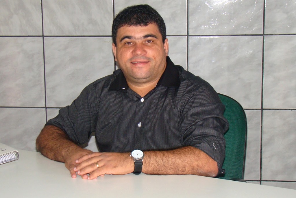 [SANDRO%2520G%25C3%2593IS%252C%2520TRIBUNA%2520POPULAR%255B4%255D.jpg]