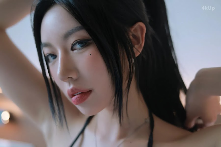 Dongeuran (동그란) Office Girl