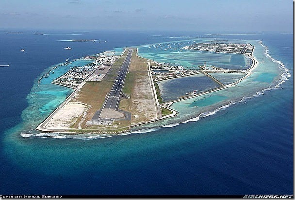 馬爾戴夫機場，蔗作機場完全建造在人工島上.