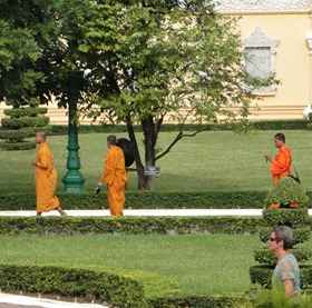 Monges em Phnom Penh