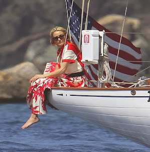 Cameron_Diaz_On_the_Set_of_a_Vogue_Photoshoot_in_St_Barthelemy_January_31_2014_016.jpg