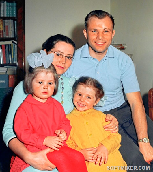 Юрий Гагарин, жена, дочери фото
