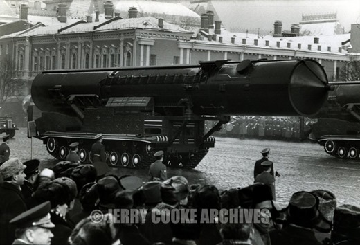 [parade-with-missile%255B3%255D.jpg]