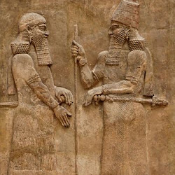 48 - Relieve de Sargon II y su hijo Senaquerib