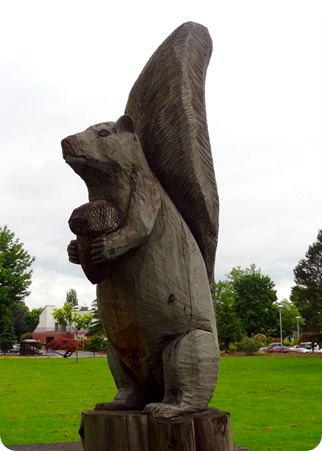 squirrel statue
