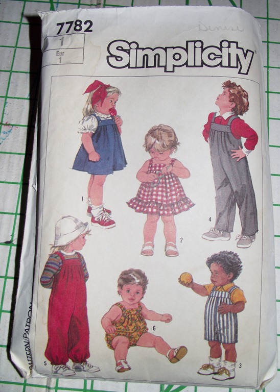 Simplicity Kids Dungarees 7782 pattern review by MollyApple